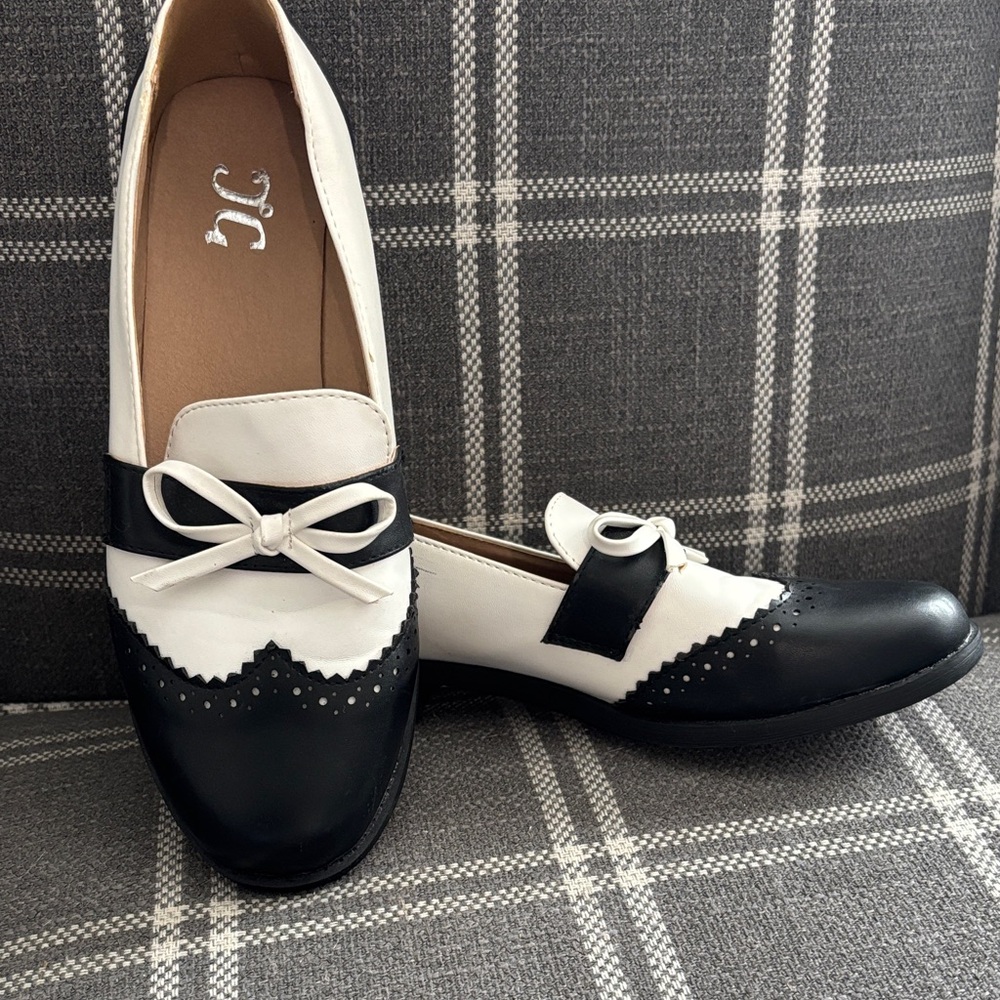 Vintage-Style JC Loafers for Women